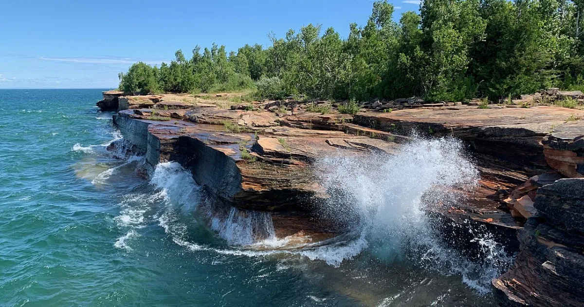 Apostle Islands Sea Caves Lakeshore Trail
