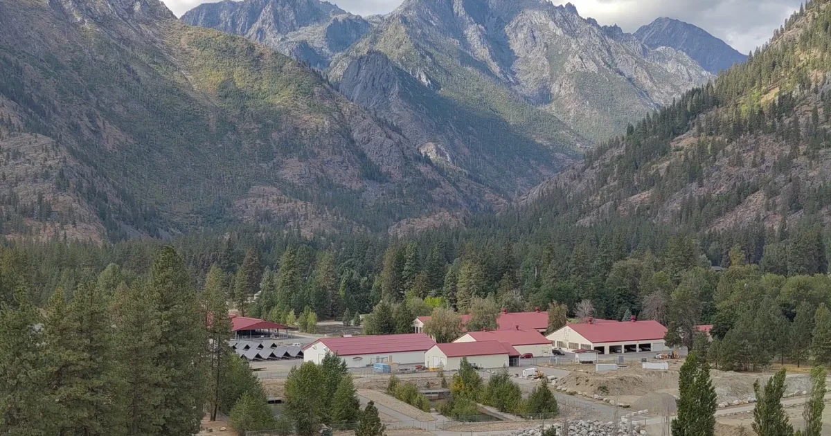 The Enchantments Thru-Hike: Washington's Most Beautiful (and Hardest-to-Get-Into) Wilderness
