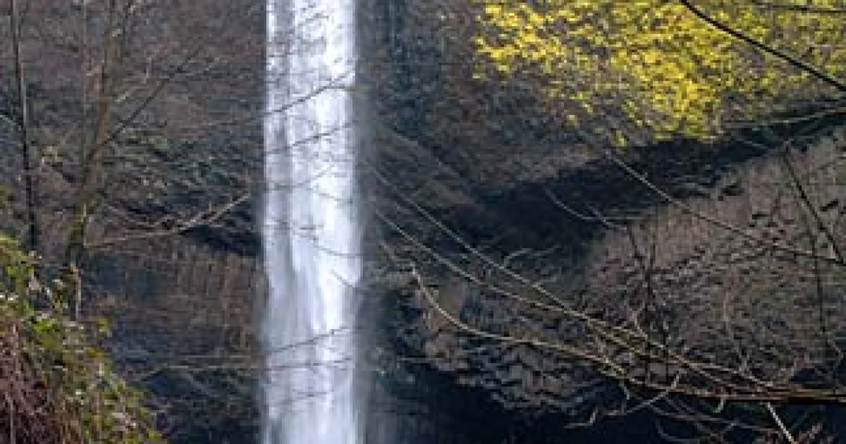Multnomah Falls: Oregon's Crown Jewel of the Columbia River Gorge
