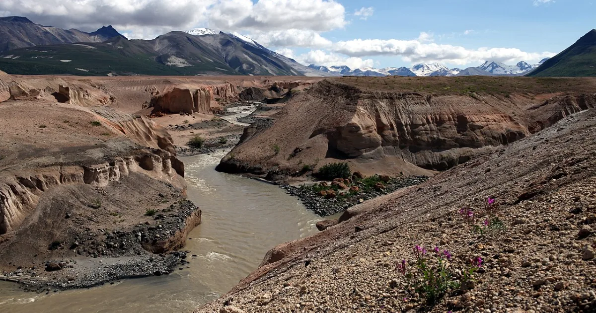 Valley of Ten Thousand Smokes Trail