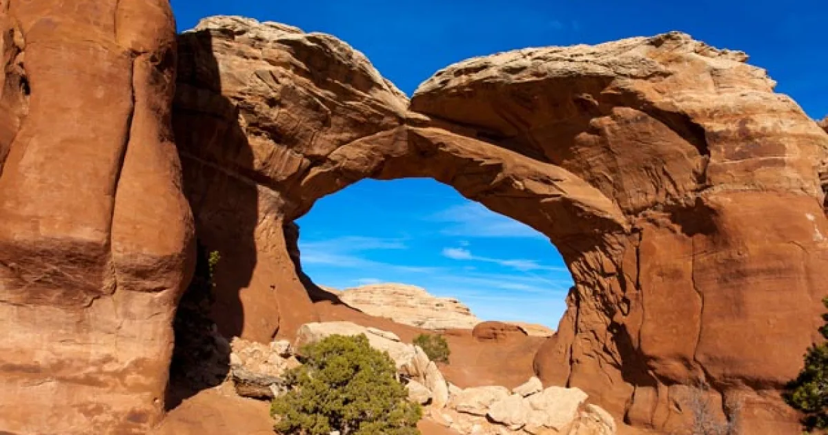 Broken Arch Trail