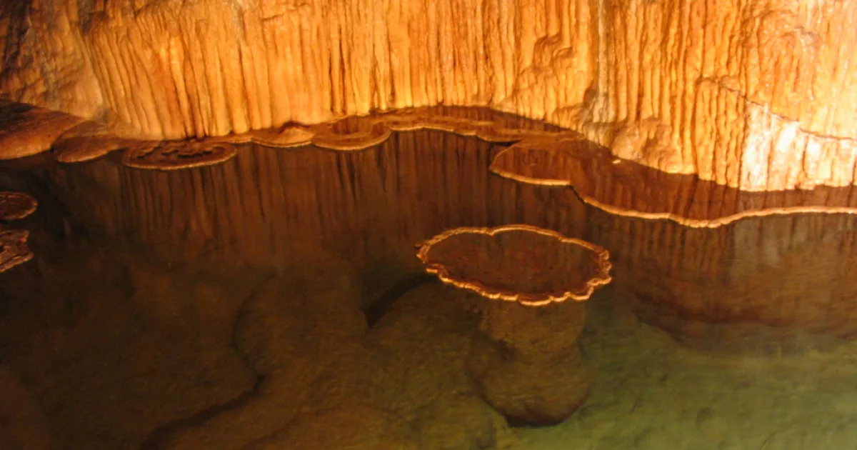 Onondaga Cave State Park Trail