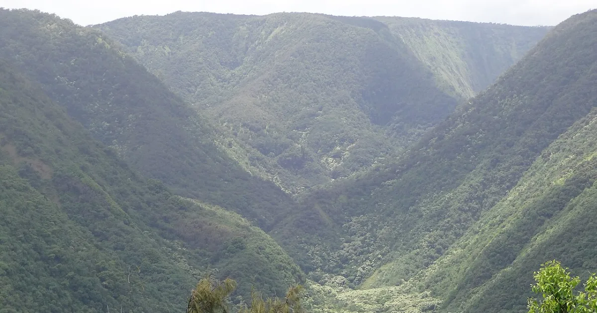 Pololu Valley Trail