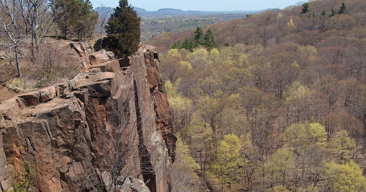 Sleeping Giant Peak Trail — Connecticut's Classic Summit