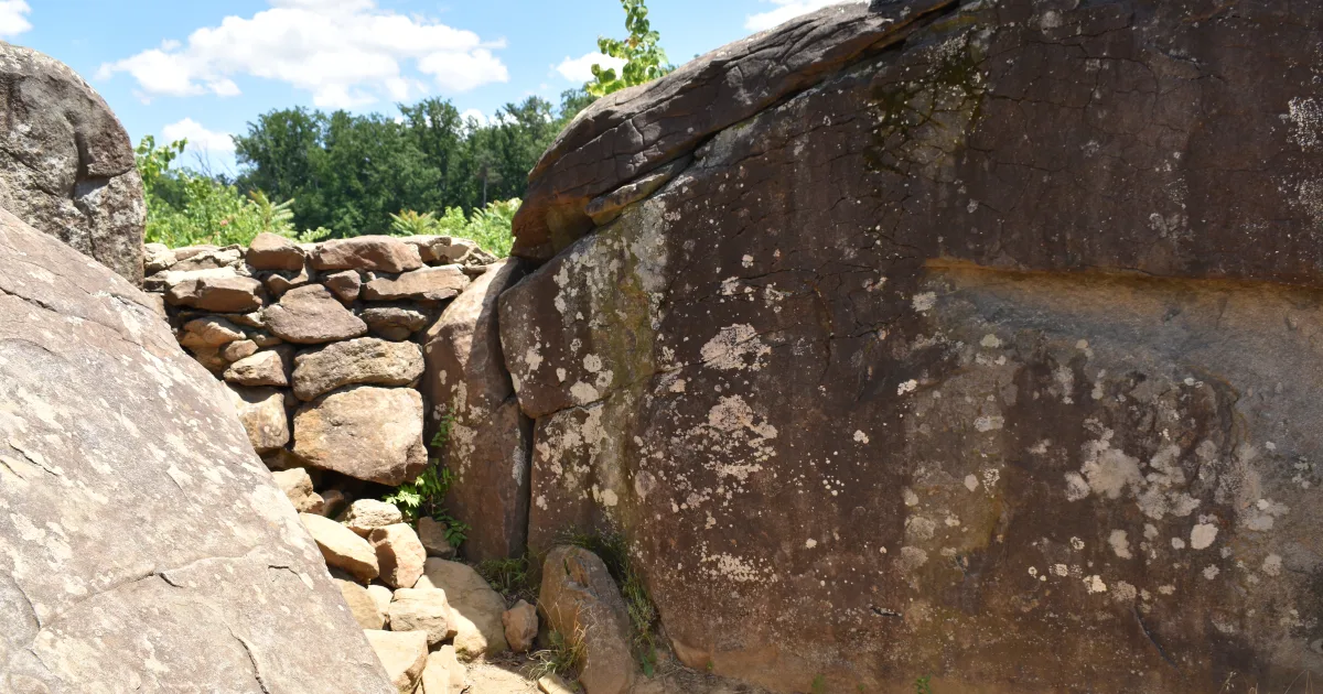 Devil's Den Trail